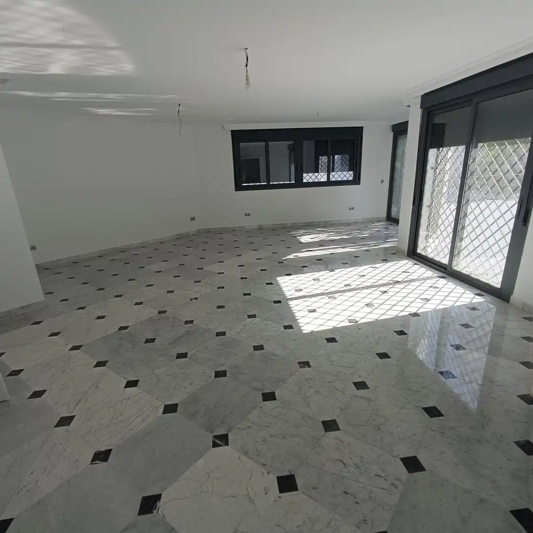 Wohnung zur Miete in Sevilla mit Klimaanlage, Heizung und Privatgarten