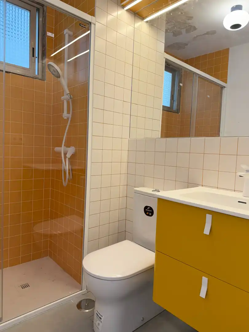 Baño de Piso de alquiler en Vigo  con Calefacción, Parquet y Trastero
