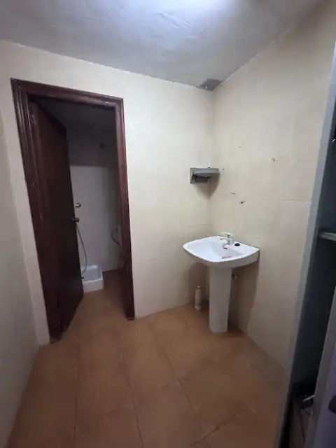 Bathroom of Commercial properties for rent in Valencia