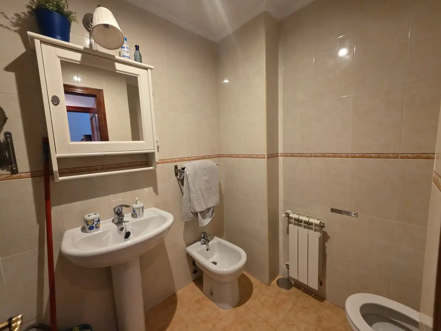 Baño de Apartamento en venta en Miengo con Calefacción, Trastero y Amueblado