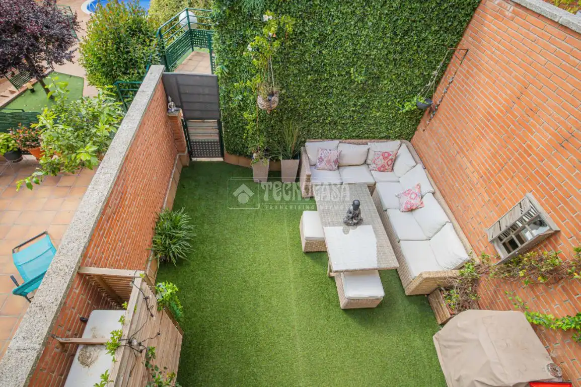 Terrasse von Einfamilien-Reihenhaus zum Verkauf in Terrassa mit Klimaanlage, Heizung und Terrasse