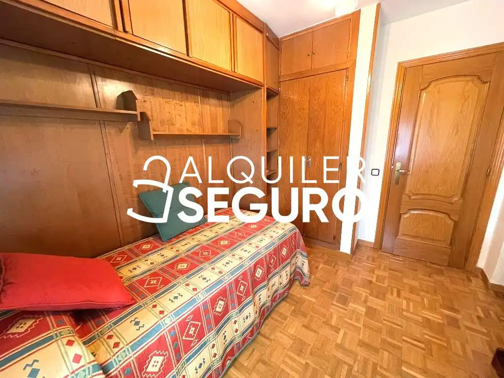 Schlafzimmer von Wohnung zur Miete in Madrid mit Heizung, Terrasse und Möbliert