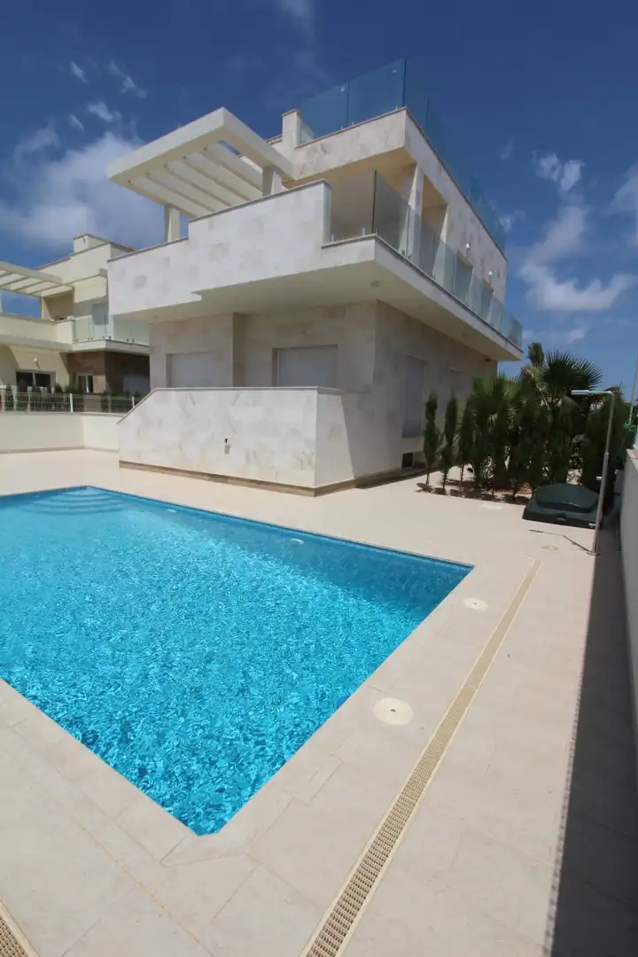 Chalet con terraza en venta en Orihuela Costa