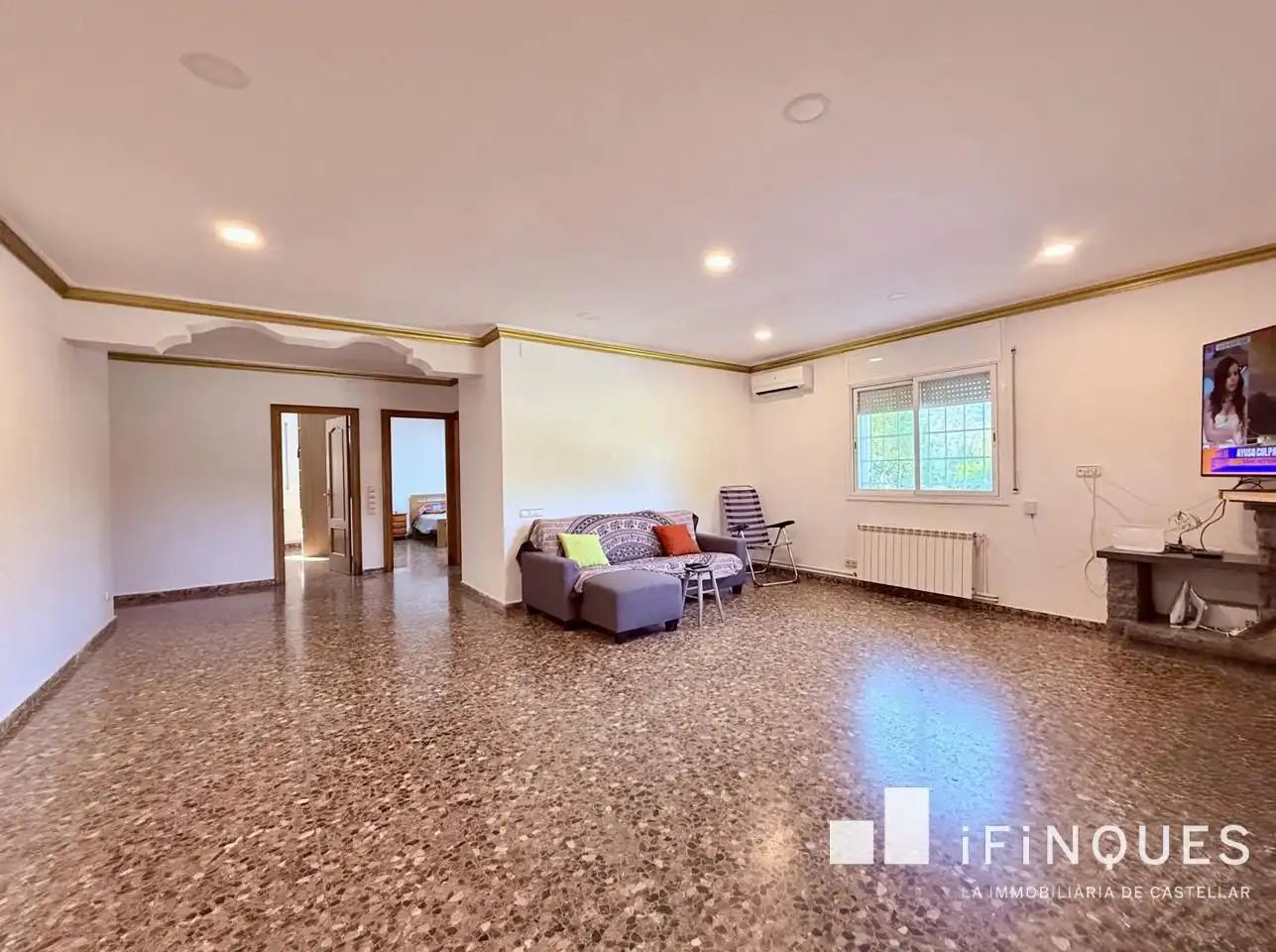 Sala d'estar de Finca rústica en venda en Castellar del Vallès amb Aire condicionat, Jardí privat i Terrassa