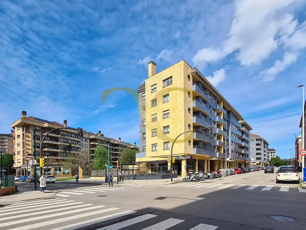 Vista exterior de Pis en venda en Gijón  amb Calefacció, Terrassa i Traster