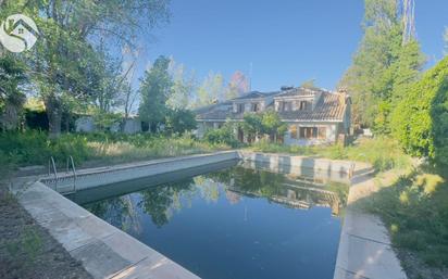 Piscina de Casa adosada en venda en El Provencio  