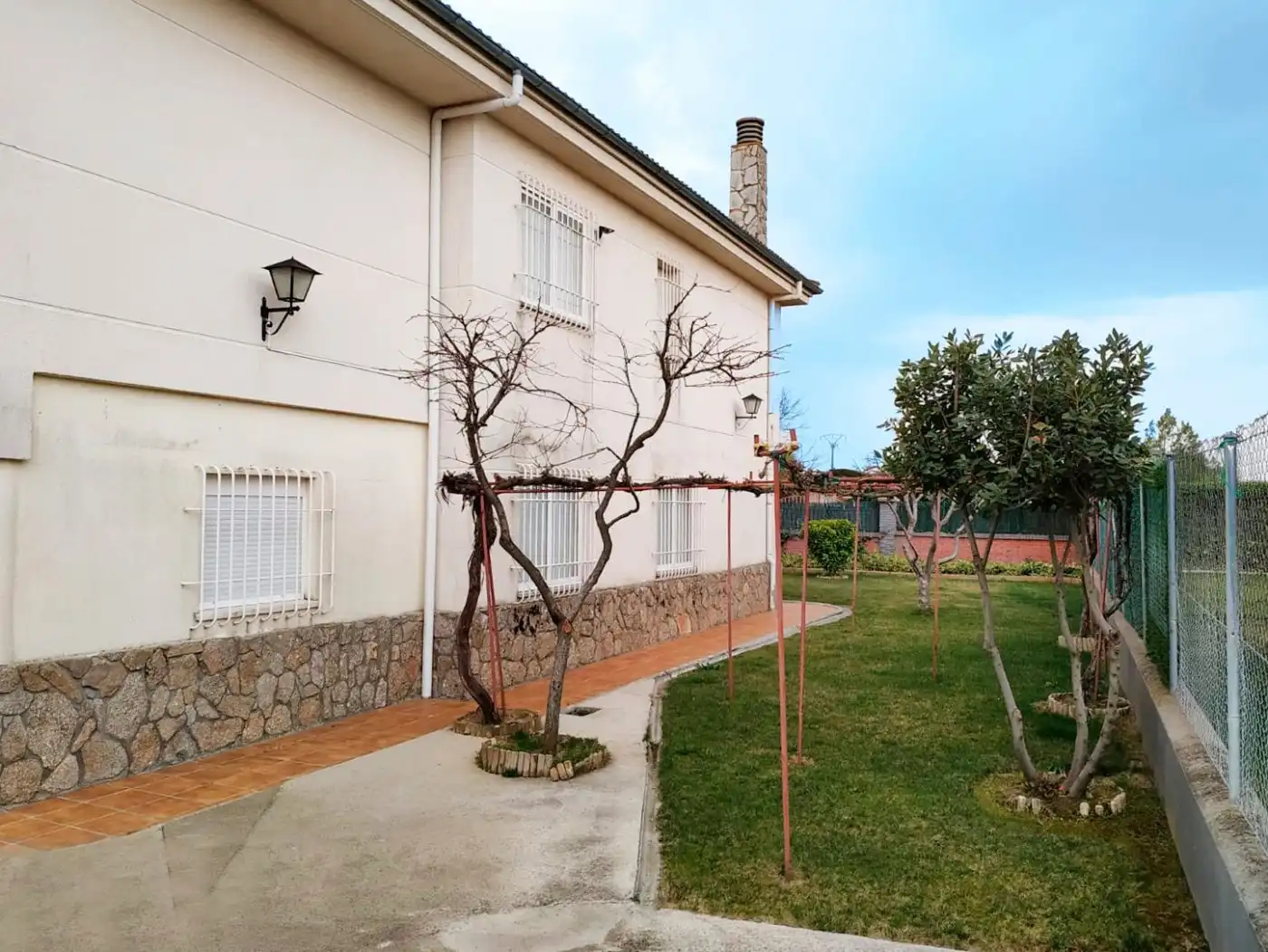 Jardí de Casa o xalet en venda en Castellanos de Villiquera amb Calefacció, Terrassa i Traster