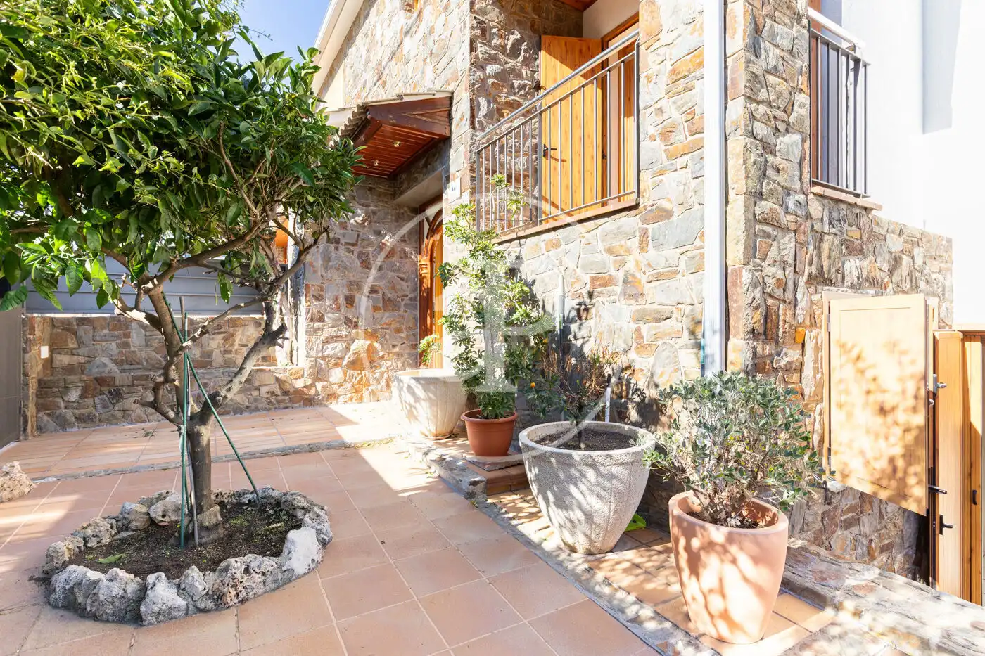 Vista exterior de Casa o xalet en venda en Castellar del Vallès amb Aire condicionat, Calefacció i Jardí privat