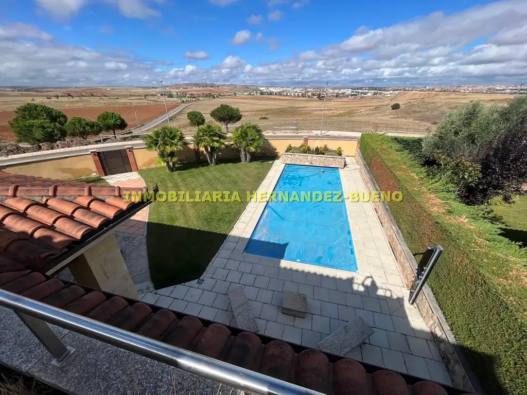Jardín de Casa o chalet en venta en Carbajosa de la Sagrada con Aire acondicionado, Calefacción y Jardín privado