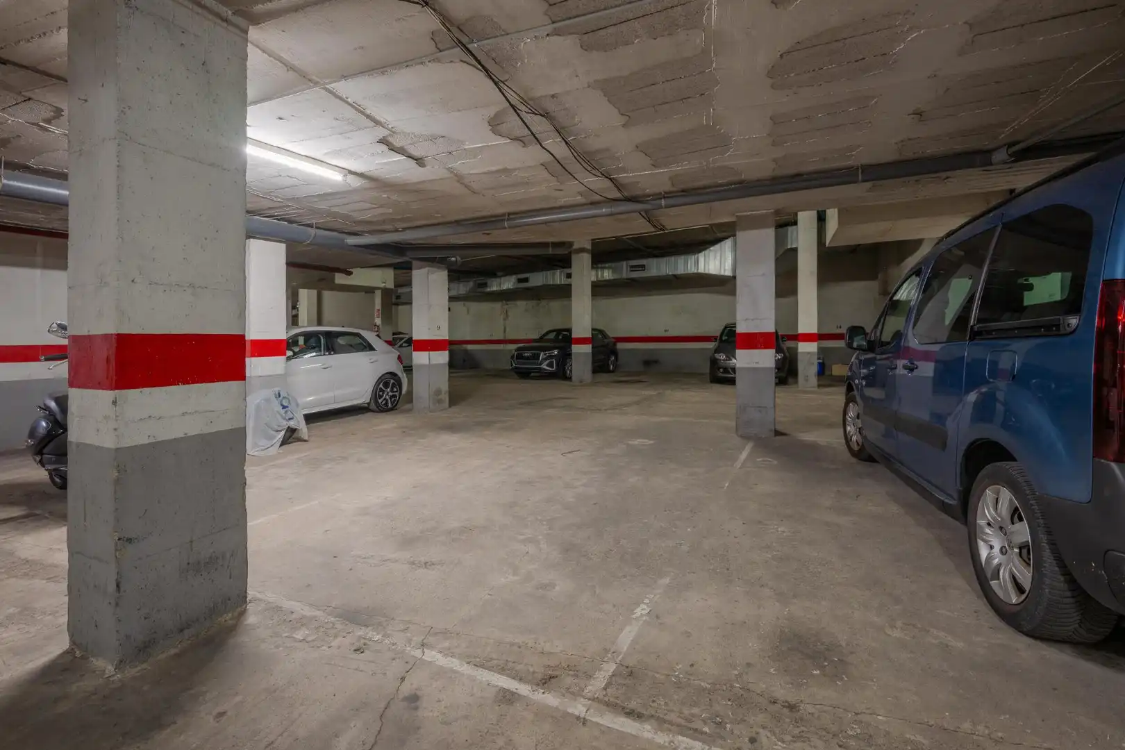 Aparcament de Apartament en venda en Girona amb Calefacció, Terrassa i Balcó