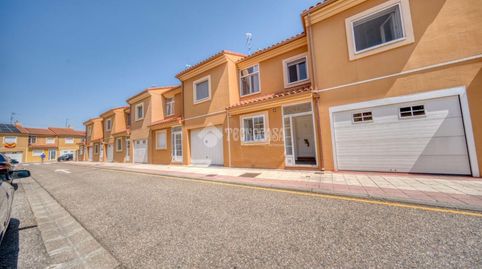 Foto 2 de Casa adosada en venta en Aldeamayor de San Martín, Valladolid