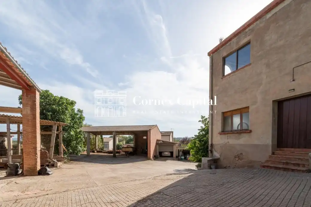 Vista exterior de Finca rústica en venda en Ullastret amb Jardí privat, Terrassa i Traster