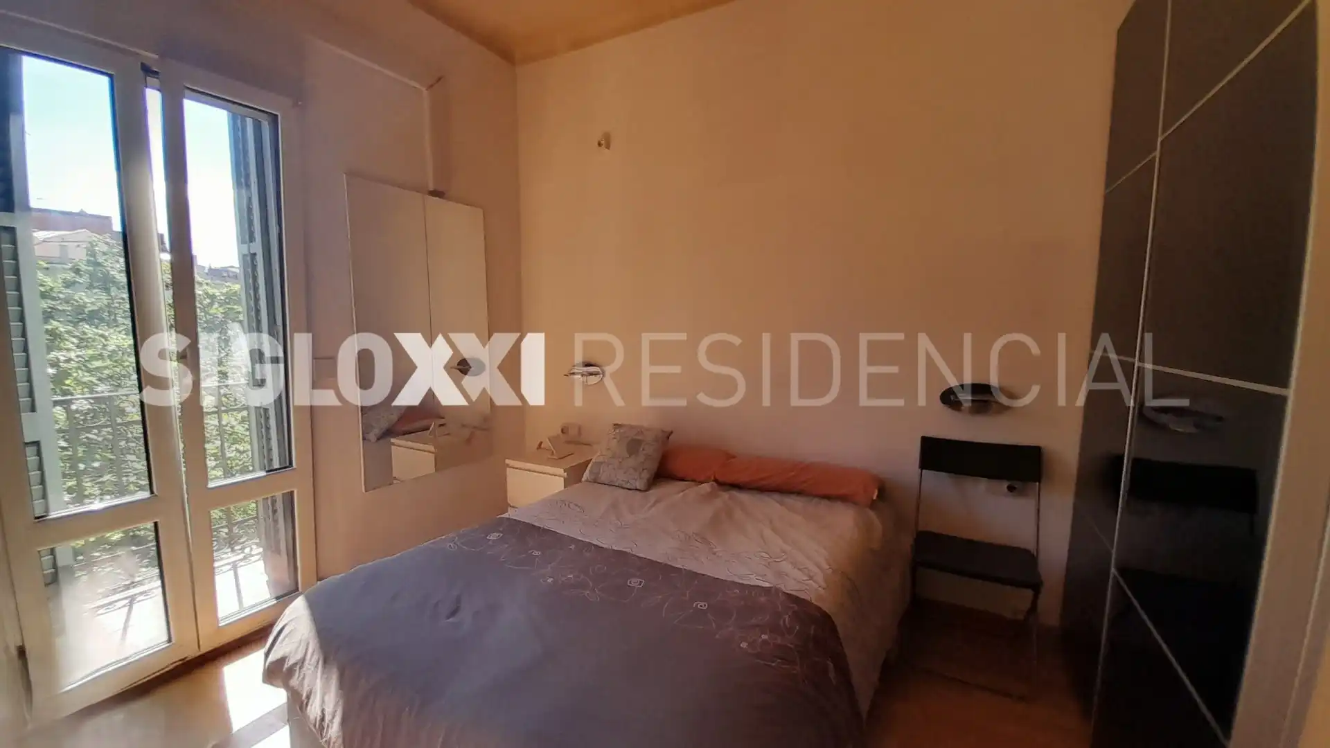 Habitación de Piso en venta en Barcelona con Aire acondicionado, Calefacción y Balcón