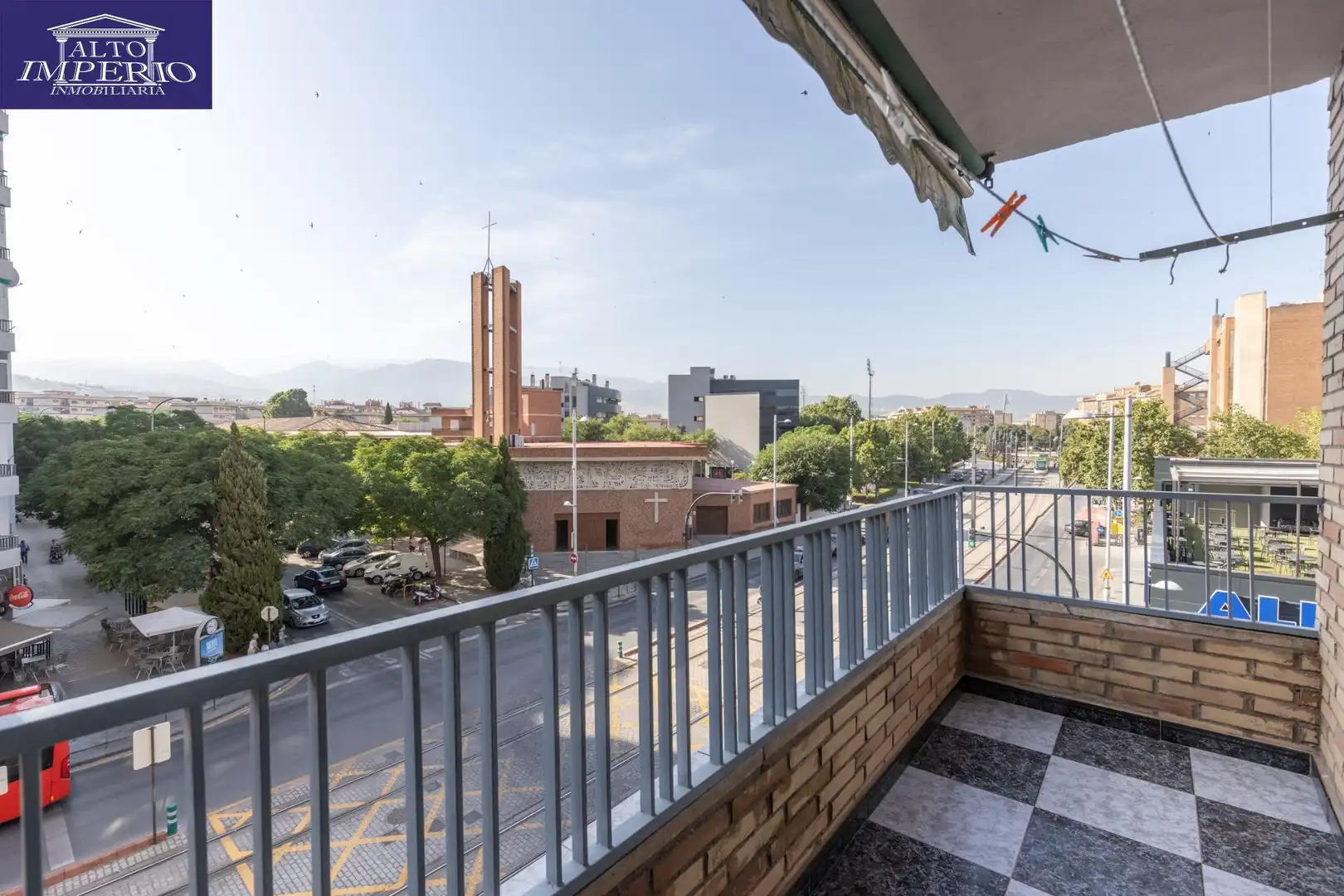 Vista exterior de Pis en venda en Granada amb Aire condicionat, Moblat i Balcó