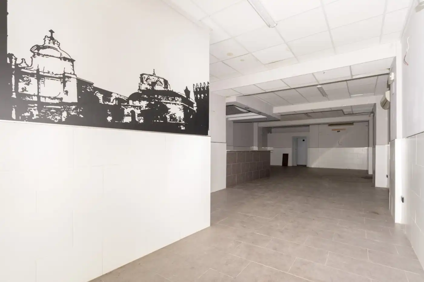Local en venta en Torrent con Aire acondicionado y Terraza
