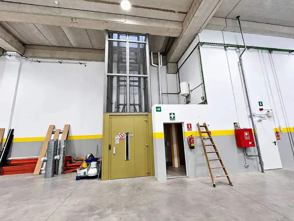 Nave industrielle avec ascenseur à louer à Port, imagen 8