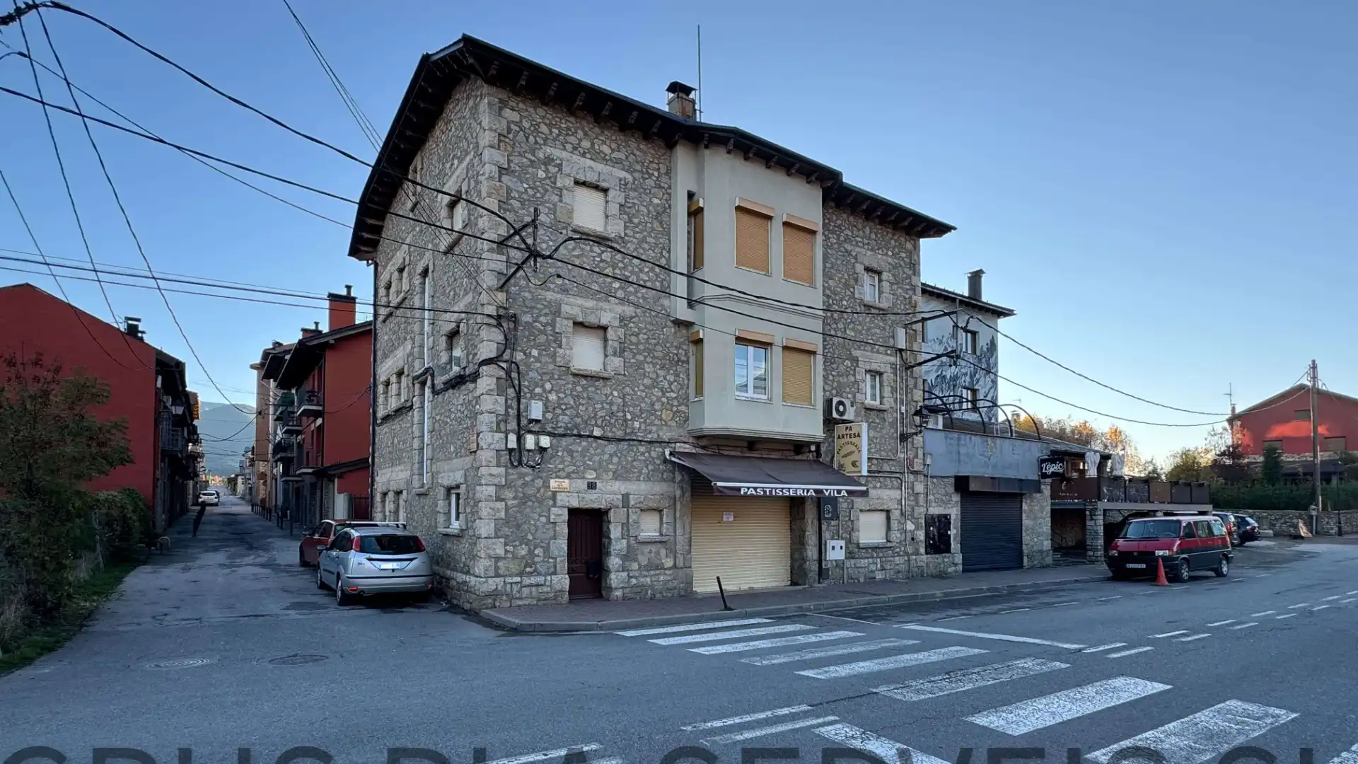 Vista exterior de Local en traspaso en Bellver de Cerdanya con Aire acondicionado, Calefacción y Terraza