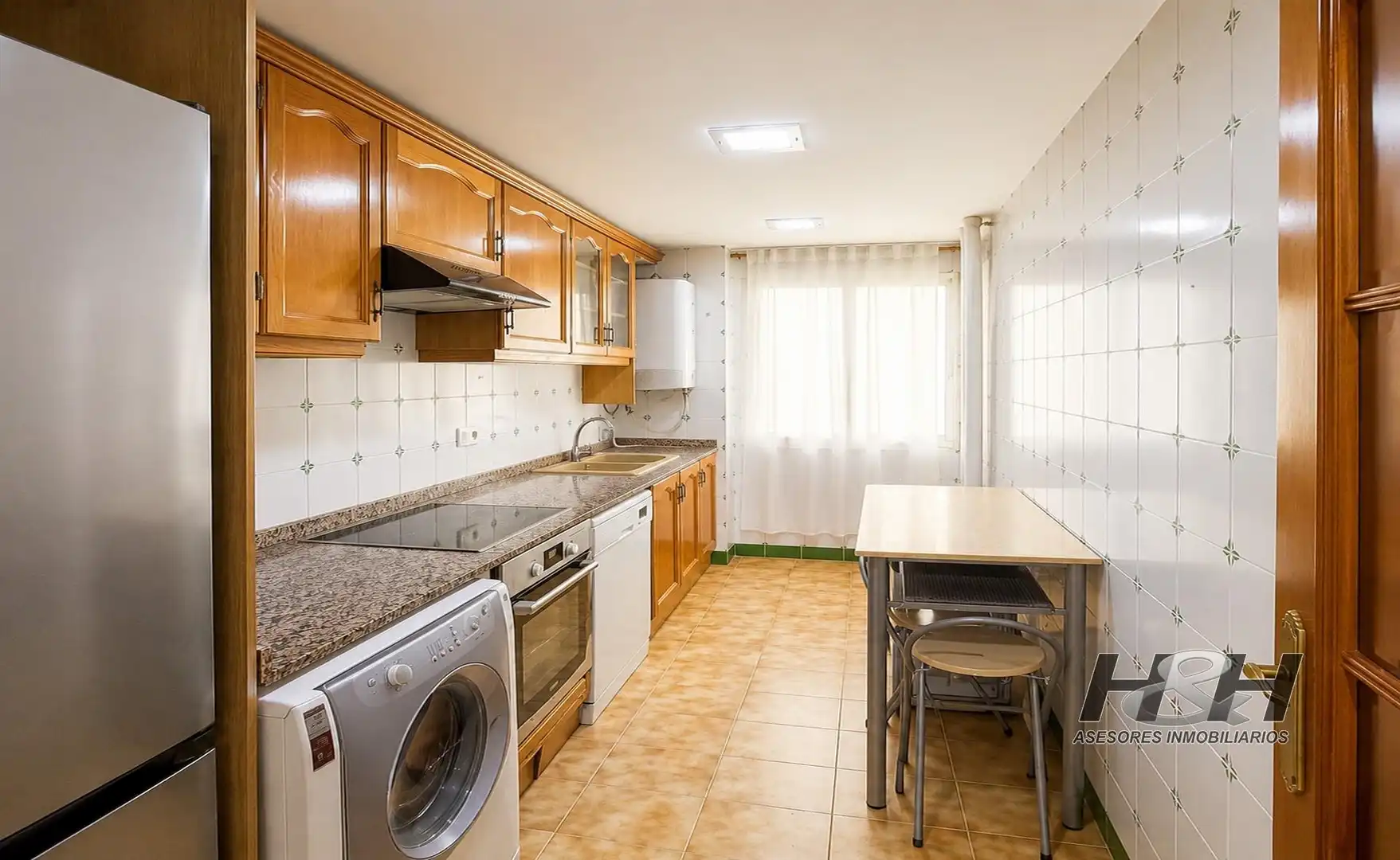 Kitchen of Flat for sale in Burjassot  with Air Conditioner, Heating and Balcony