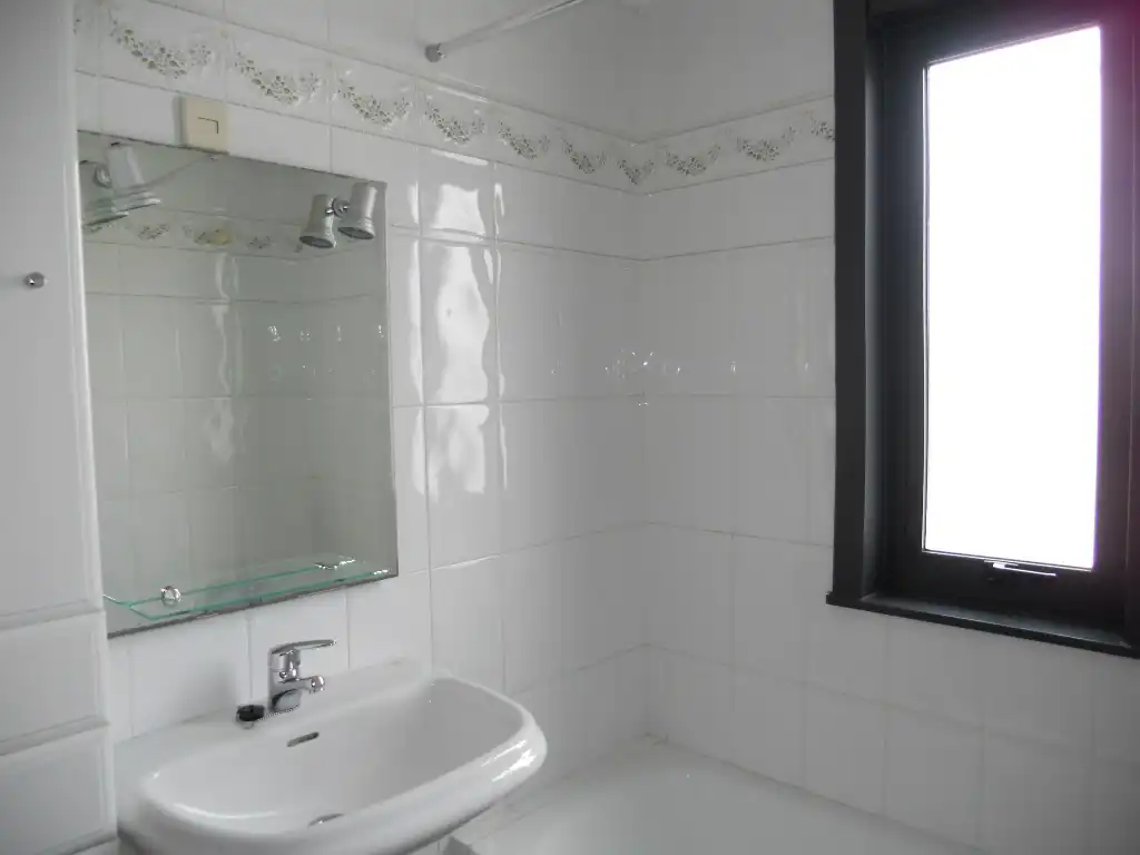 Baño de Piso de alquiler en Santiago de Compostela  con Calefacción, Trastero y Horno