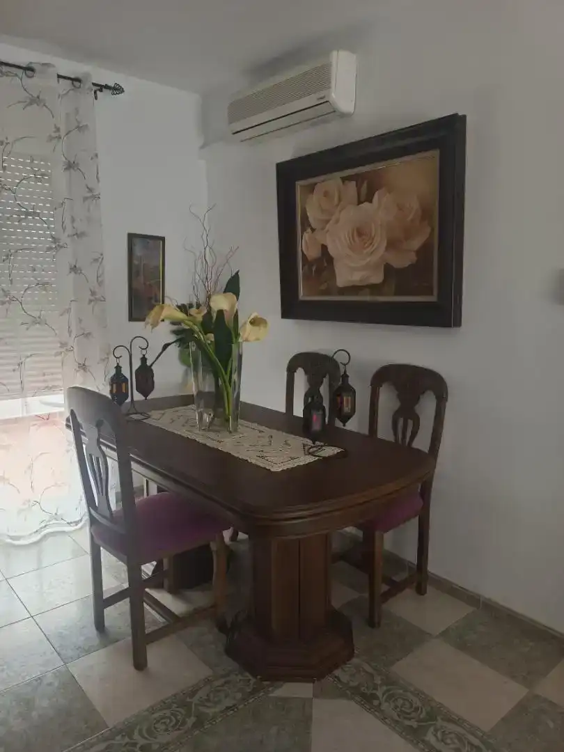 Menjador de Casa adosada en venda en Fuente Vaqueros amb Aire condicionat i Balcó