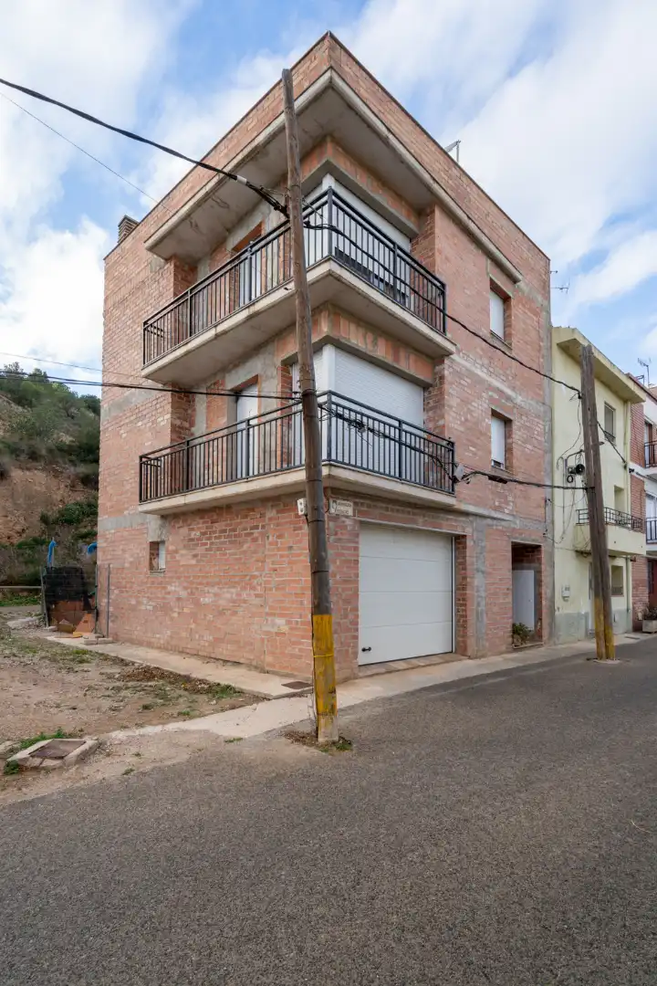 Vista exterior de Casa adosada en venda en Aldover amb Aire condicionat, Calefacció i Terrassa