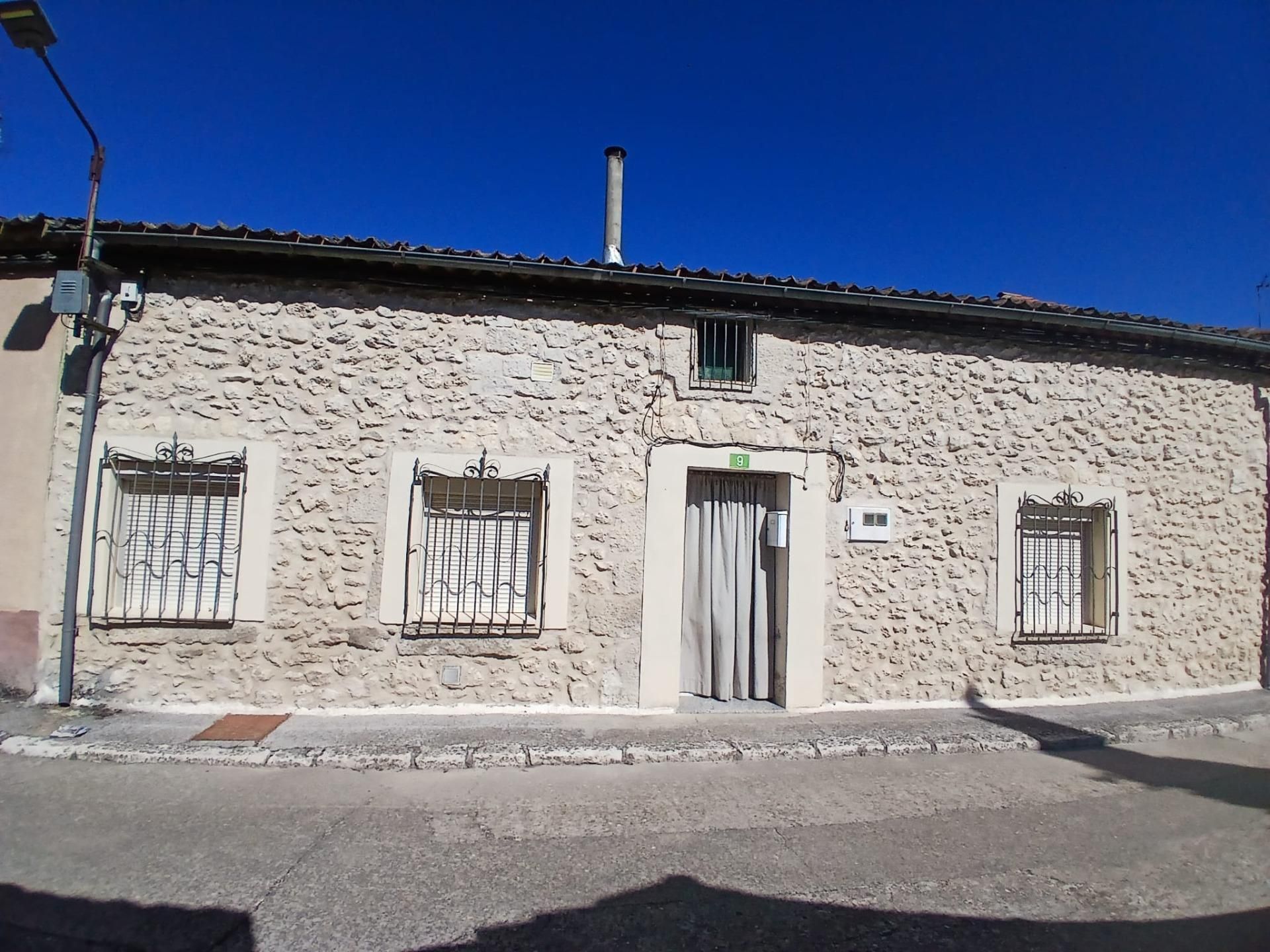 Exterior view of House or chalet for sale in Viloria  with Storage room
