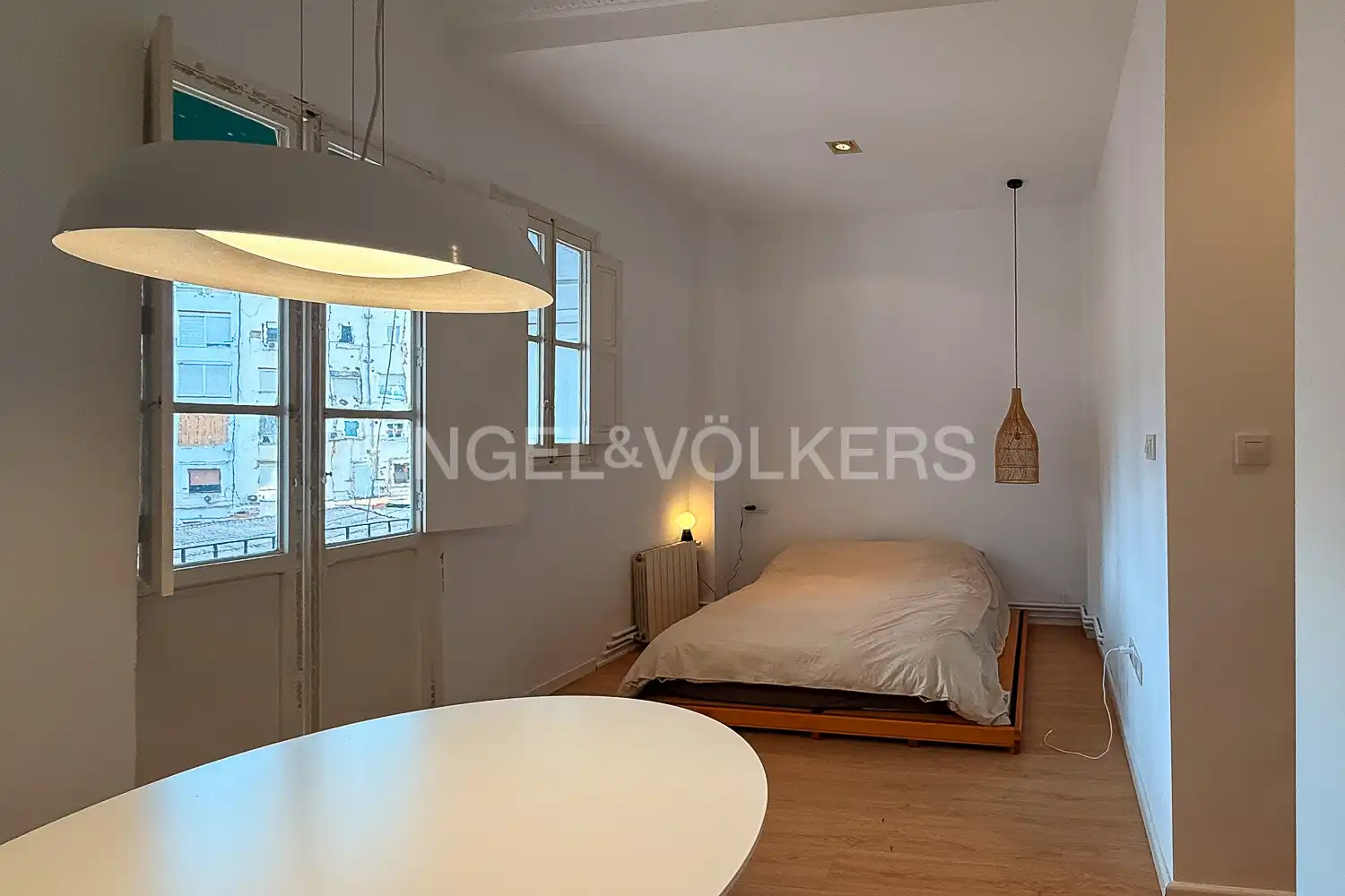 Schlafzimmer von Wohnung zur Miete in Valencia mit Heizung, Möbliert und Balkon