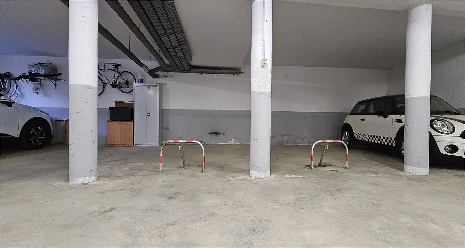 Einzelparkplatz zum Verkauf in Carrer Girona