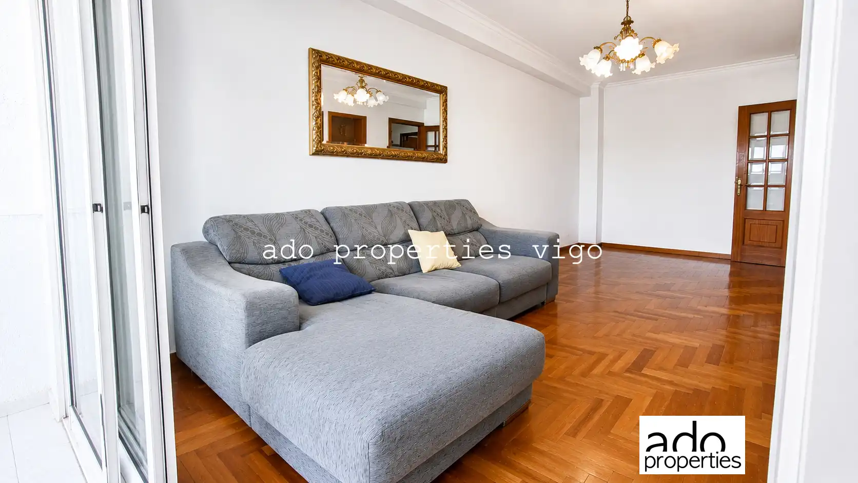 Sala de estar de Piso en venta en Redondela con Calefacción, Trastero y Amueblado