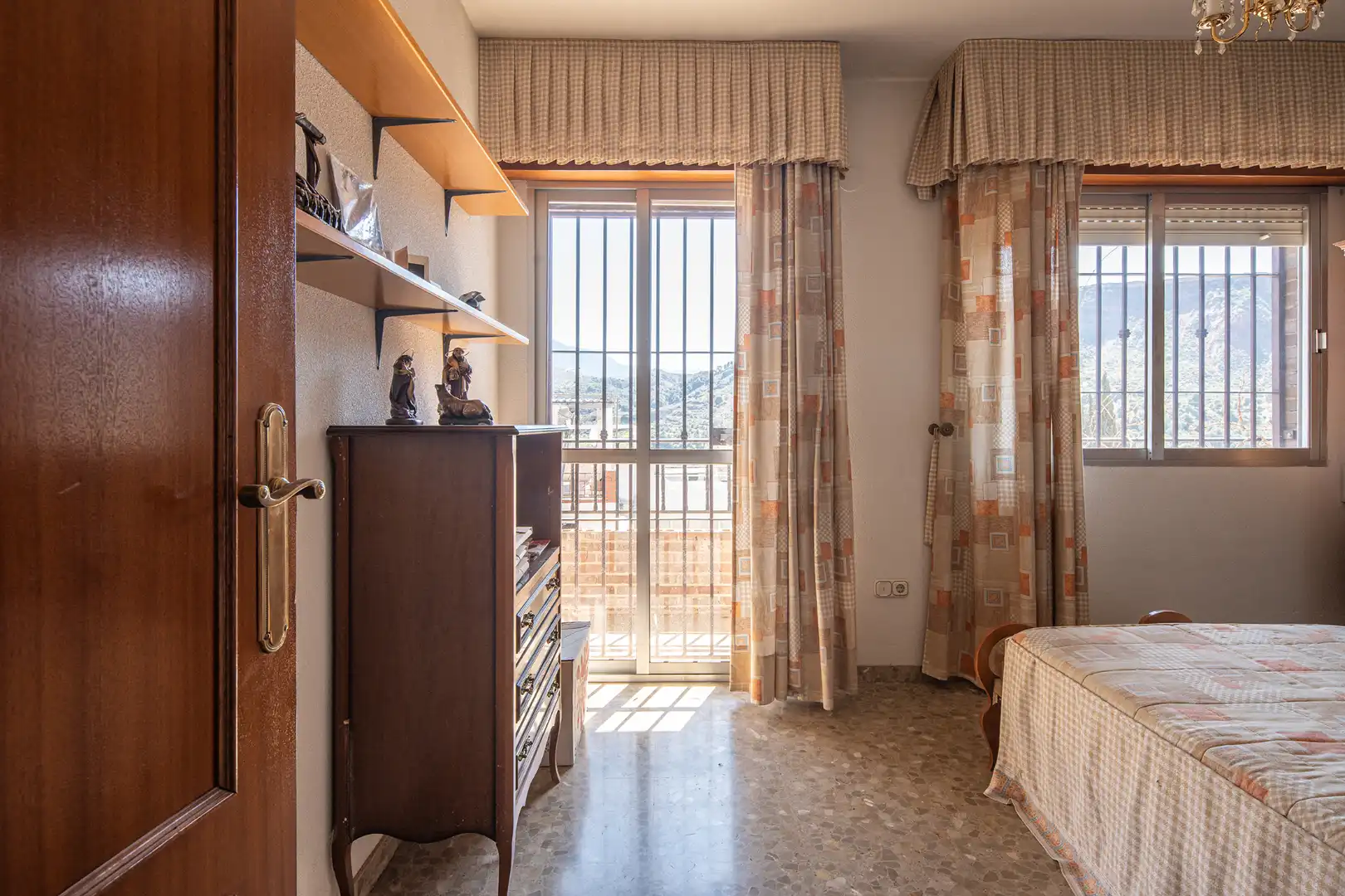 Schlafzimmer von Einfamilien-Reihenhaus zum Verkauf in Granada mit Klimaanlage, Privatgarten und Terrasse
