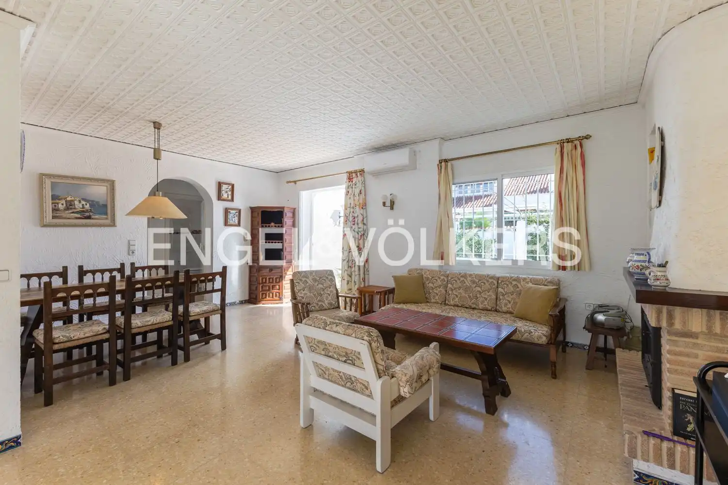 Sala d'estar de Casa o xalet en venda en Sagunto / Sagunt amb Aire condicionat, Calefacció i Jardí privat