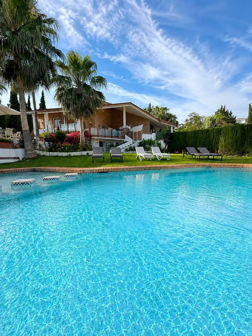 Swimming pool of Houses for rent in Benahavís  with Air Conditioner, Private garden and Terrace
