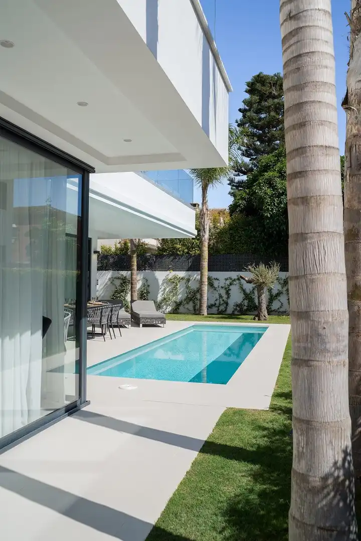 Piscina de Casa o chalet en venta en Marbella con Aire acondicionado, Calefacción y Jardín privado