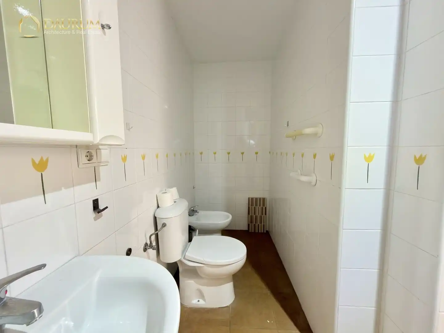 Bathroom of Flat for sale in Casc Urbà