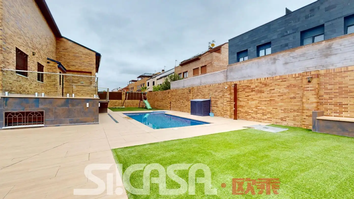 Semi-detached house with pool for sale in Parla Este, imagen 6