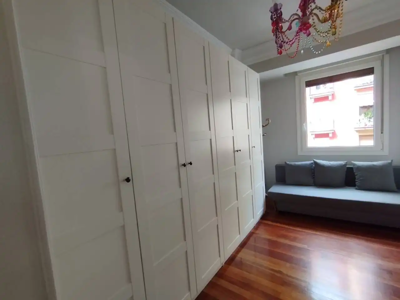 Schlafzimmer von Wohnung zur Miete in Bilbao  mit Heizung, Parkett und Möbliert