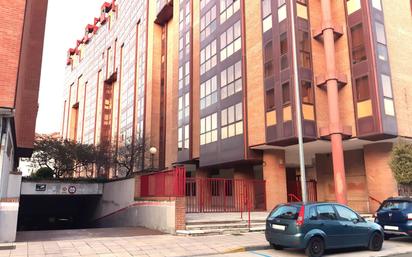 Exterior view of Flat for sale in Valladolid Capital  with Heating, Private garden and Storage room