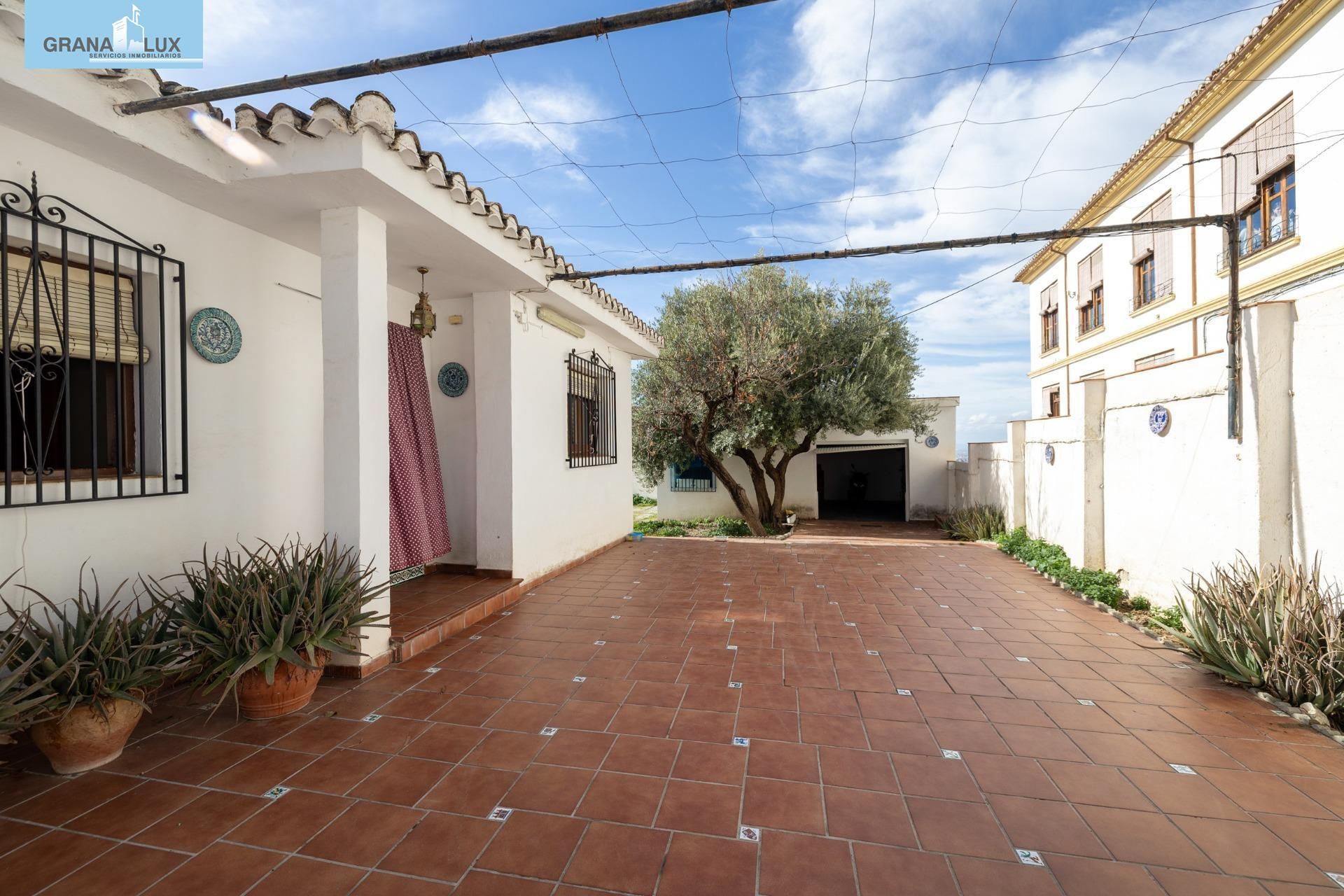 Vista exterior de Casa o xalet en venda en  Granada Capital amb Calefacció, Jardí privat i Terrassa