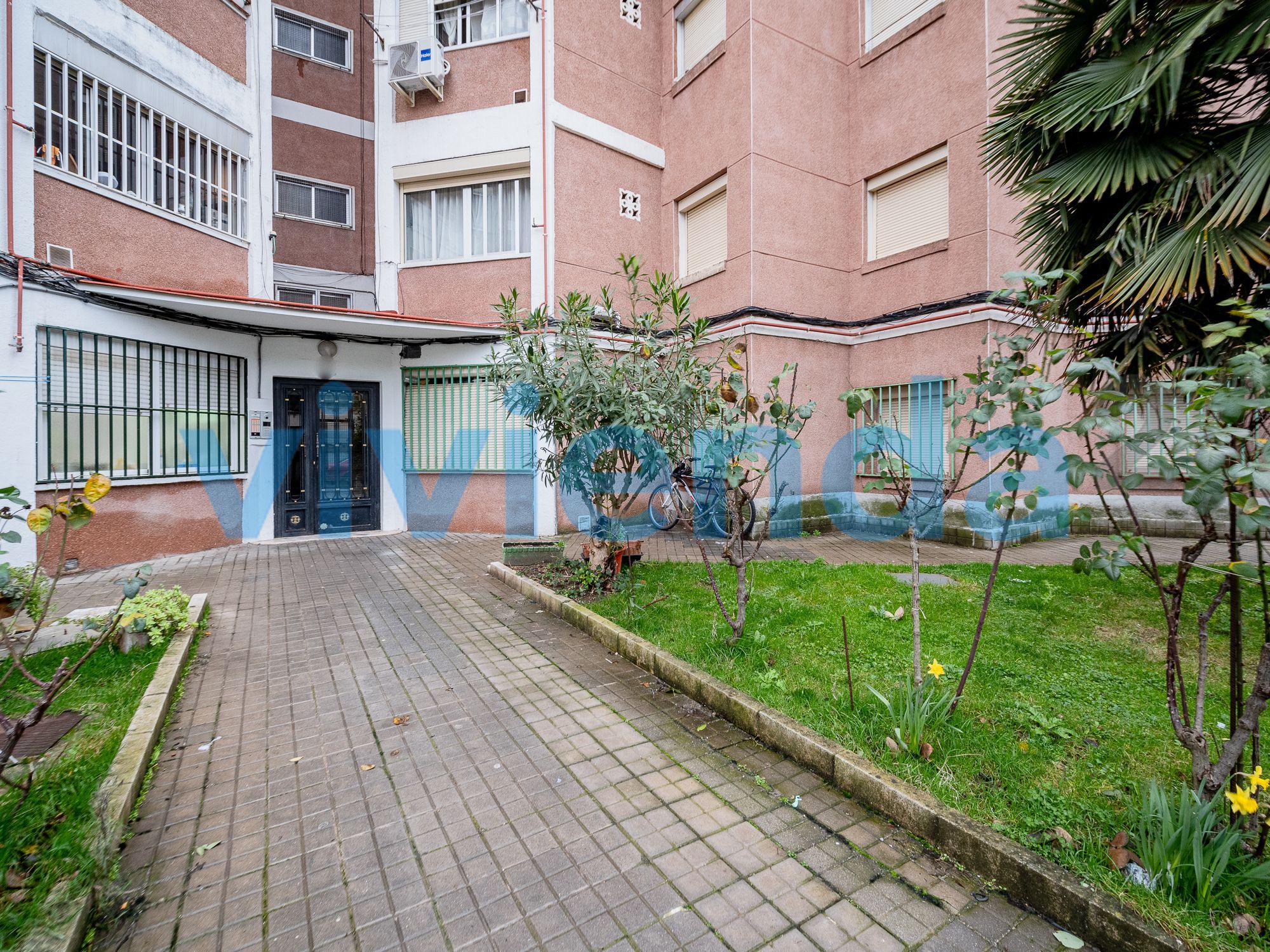 Exterior view of Flat for sale in  Madrid Capital  with Furnished