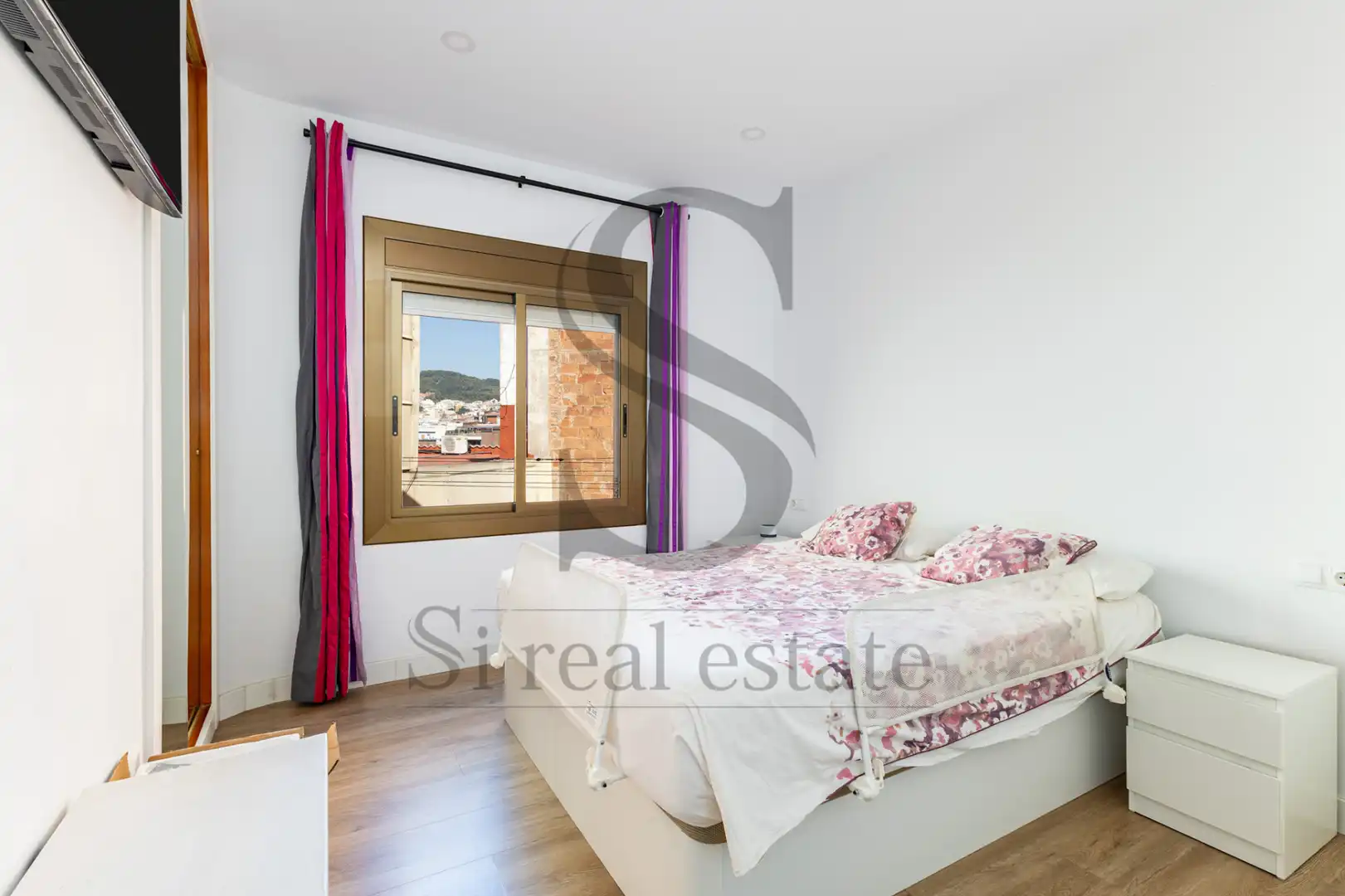 Bedroom of Attic for sale in Barcelona  with Air Conditioner, Heating and Parquet flooring