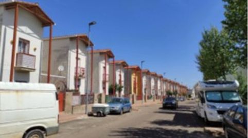 Foto 4 de Casa adosada en venta en Calle Grecia, Cerro de Reyes, Badajoz Capital