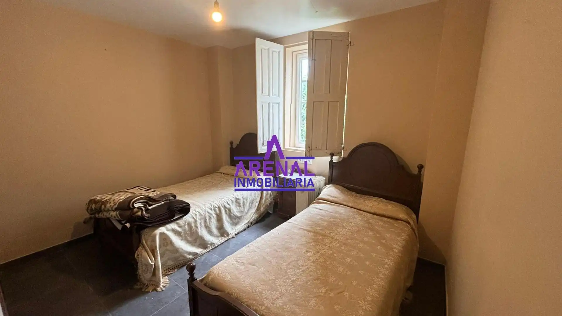 Dormitori de Casa o xalet en venda en Ribeira amb Jardí privat