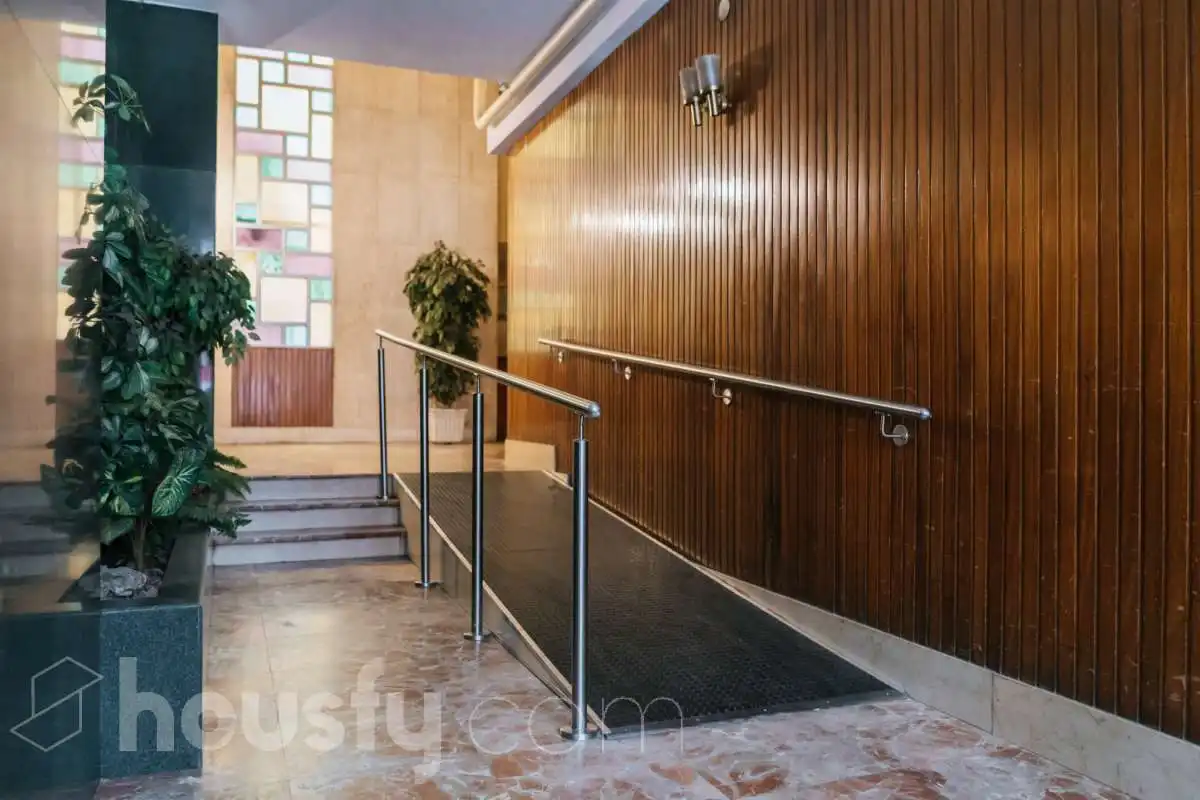 Flat for rent in Madrid  with Air Conditioner, Terrace and Furnished