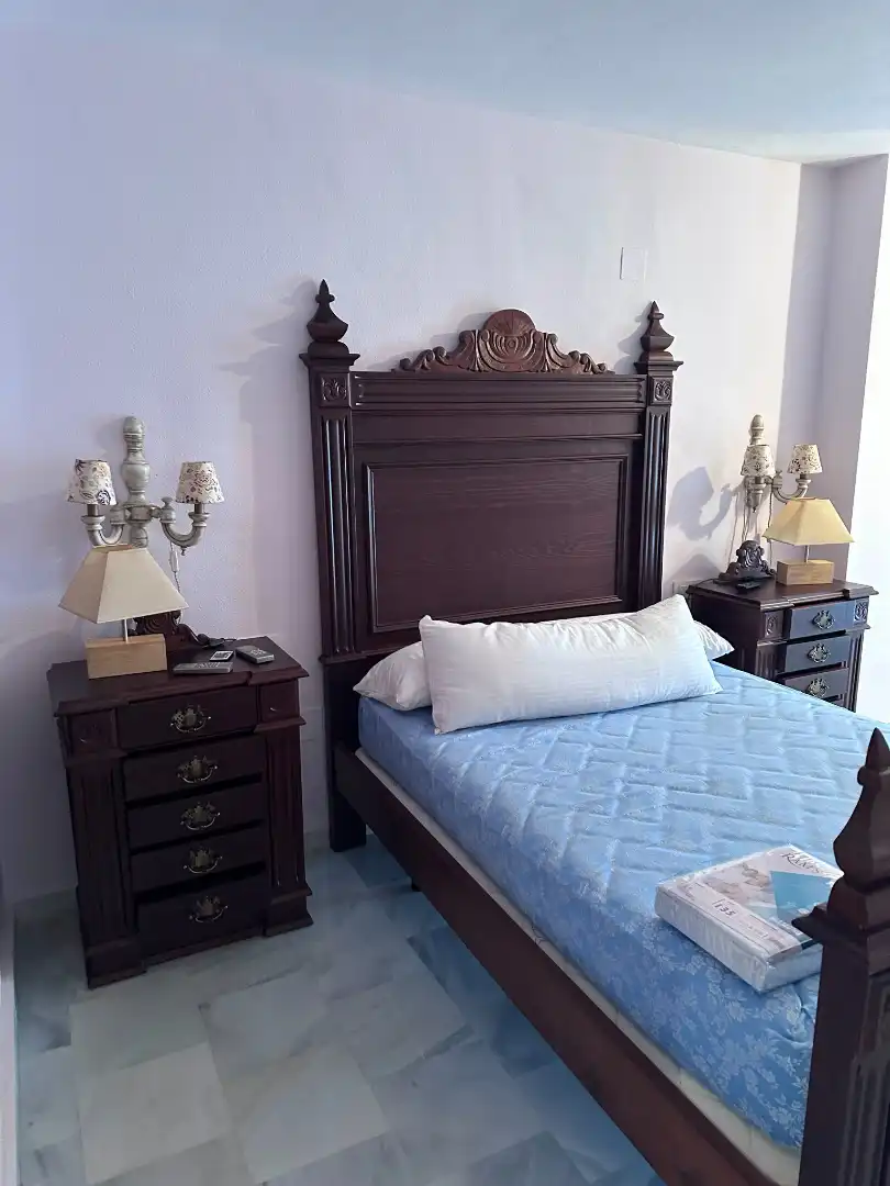 Habitación de Piso de alquiler en Estepona con Aire acondicionado, Terraza y Balcón