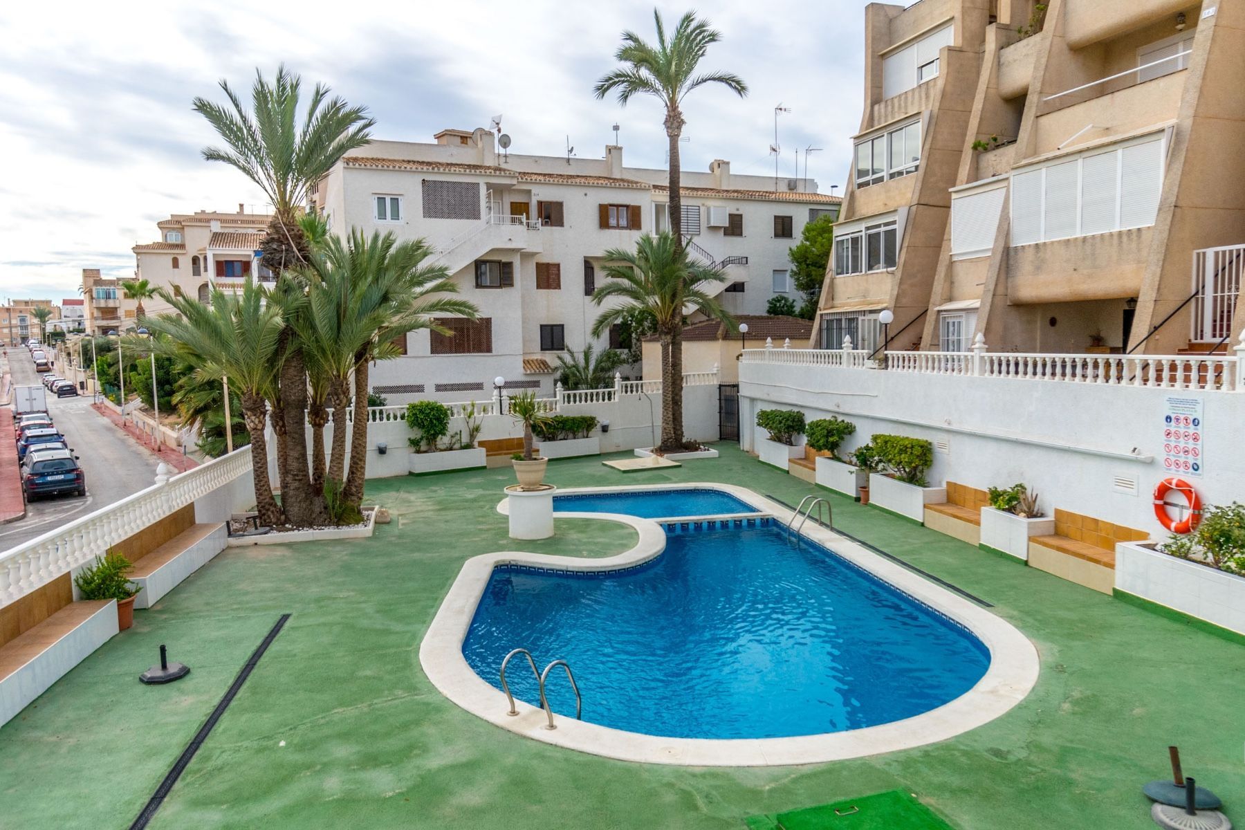 Piscina de Apartament en venda en Torrevieja amb Terrassa, Balcó i Piscina comunitària