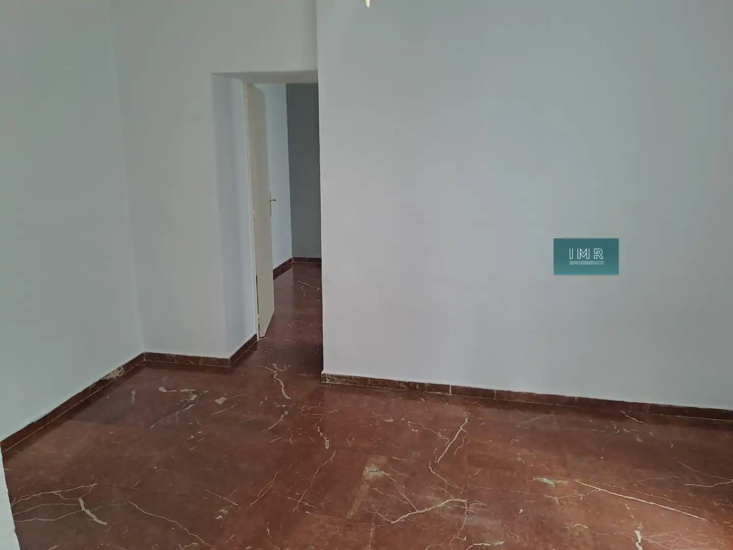 Flat for rent in Sevilla  with Air Conditioner and Storage room