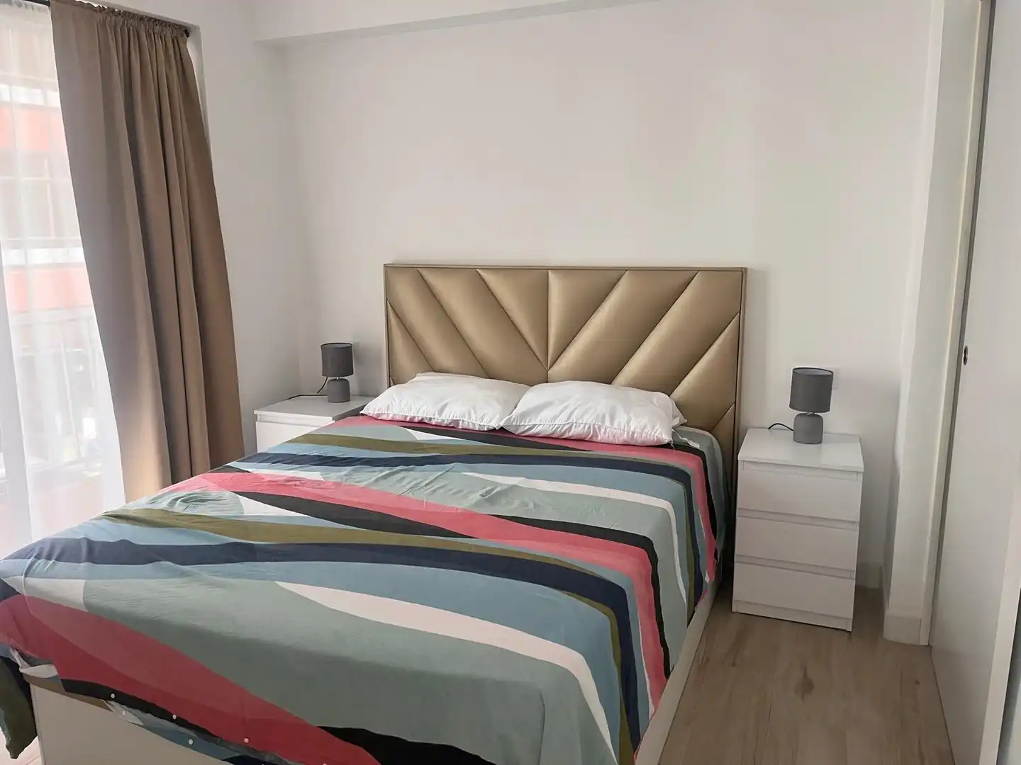 Dormitori de Apartament de lloguer en Las Palmas de Gran Canaria amb Aire condicionat, Moblat i Balcó