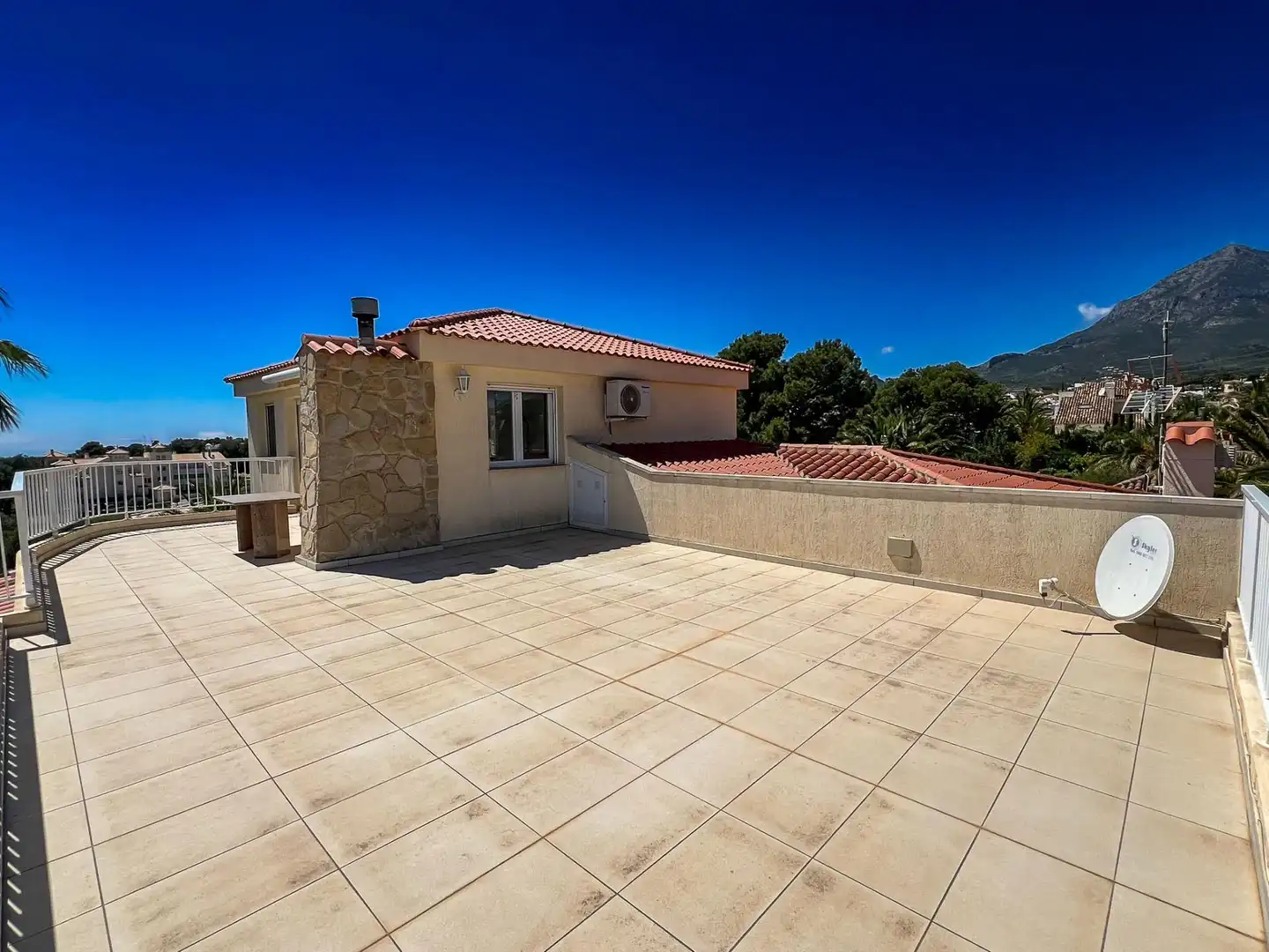 Terraza de Casa o chalet en venta en La Nucia con Aire acondicionado, Jardín privado y Piscina
