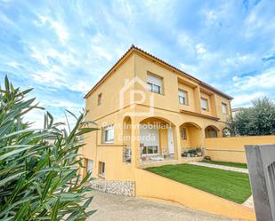 Vista exterior de Casa o xalet en venda en Figueres amb Aire condicionat, Calefacció i Jardí privat