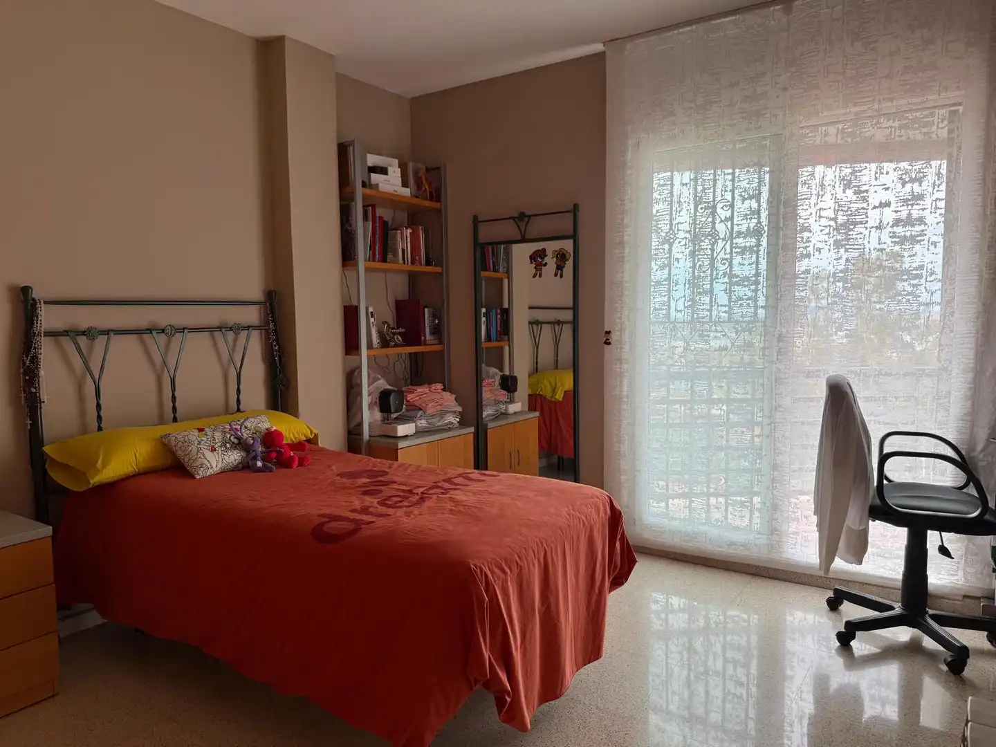 Schlafzimmer von Haus oder Chalet zum Verkauf in Santa Coloma de Gramenet mit Klimaanlage, Heizung und Terrasse